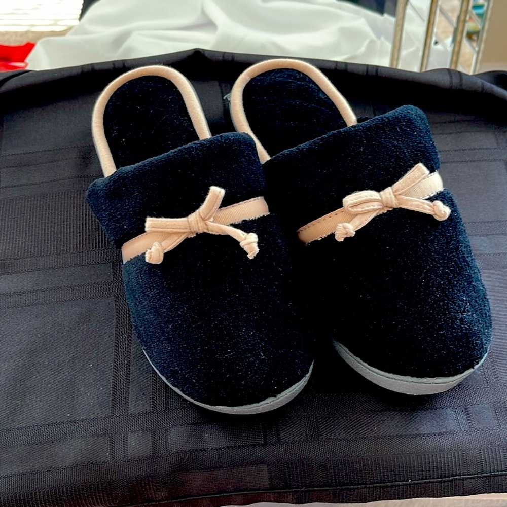 Isotoner- NWOT Black isotoner slippers.  Size 8.5-9.   Never been worn!